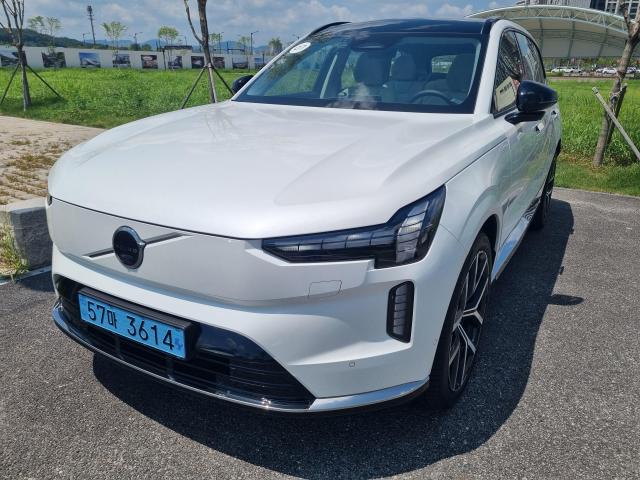 순수 전기 플래그십 스포츠유틸리티차SUV 볼보Volvo EX90 사진김수지 기자
