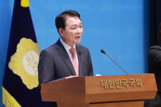 성일종 무인기 시험비행 때 軍에 사전통보만…승인시스템 문제