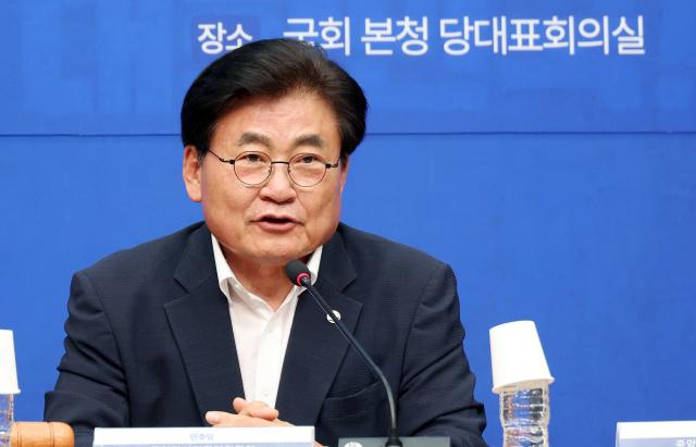 더불어민주당 소병훈 중앙당 선거관리위원장이 지난달 8일 국회에서 열린 제1차 중앙당선거관리위원회의에서 발언하고 있다사진연합뉴스