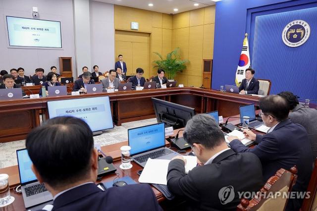 Tổng thống Lee Jae-myung chủ trì cuộc họp với các trợ lý cấp cao

Seoul  Yonhap News Ngày 68 Tổng thống Hàn Quốc Lee Jae-myung chủ trì cuộc họp với các trợ lý cấp cao tại Nhà Xanh 

Ảnh Đoàn phóng viên ảnh Nhà Xanh