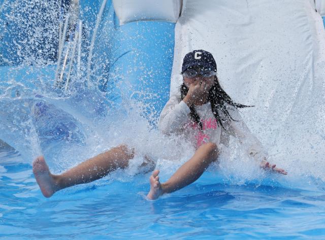 When Seoul melts, its children splash back