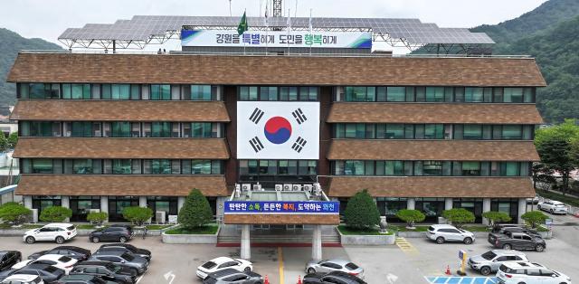 강원 화천군이 동서고속화철도 화천역 건설 등 지역 핵심 현안 해결을 위해 오는 1011일 중앙부처를 찾아 12개 사업의 정부 예산 및 관련 계획 반영을 건의한다 사진은 화천군청 전경사진화천군