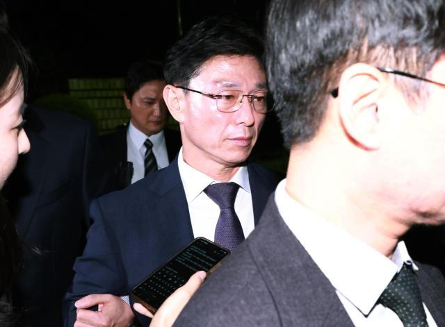 채상병 순직 및 수사 외압·은폐 의혹의 핵심 피의자인 임성근 전 해병대 1사단장이 23일 서울 서초구 서울중앙지방법원에서 열린 구속 전 피의자 심문영장실질심사을 마친 뒤 법원을 나서고 있다 사진연합뉴스
