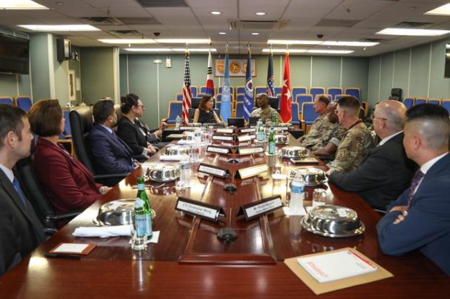 New U.S. envoy meets Seouls national security adviser 