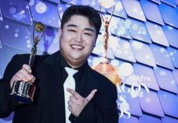 속옷 빨고 졸업식까지…근육병 학생 돌본 공익, 코미디언 김규원이었다