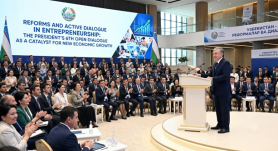 Uzbek President Mirziyoyev holds open business dialogue in August