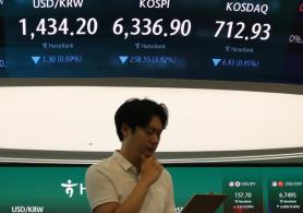 KOSPI extends losses as SK hynix tumbles on Nvidia memory concerns