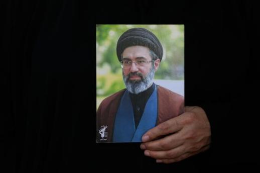 انتشار شائعات حول صحة المرشد الأعلى الإيراني مصطفى خامنئي في أعلى مستويات القيادة