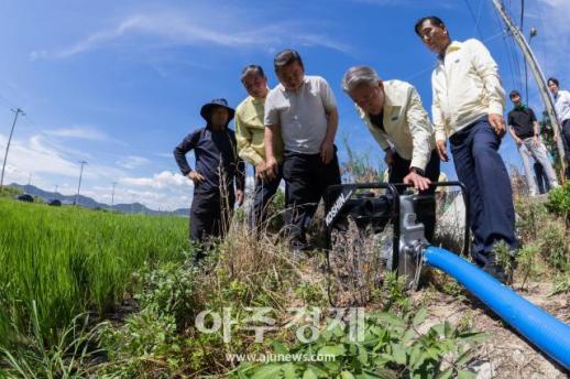 رئيس الاتحاد الزراعي المركزي يتفقد آليات الضخ لمكافحة الجفاف في منطقة كيمهاي