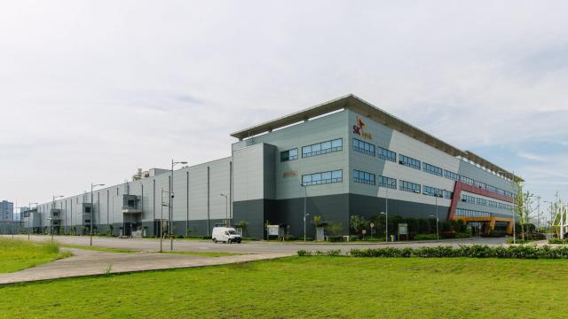 消息：SK海力士考虑出售重庆工厂部分股权 估值或达30亿美元