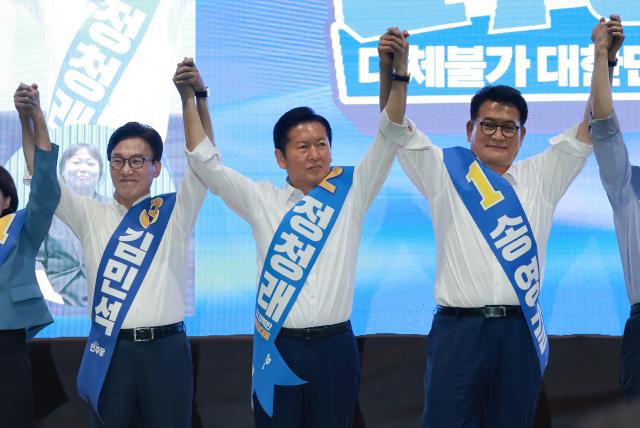 金·鄭, 강원서도 신경전 말실수로 지지 않겠다 vs 당대표인 양 행동 