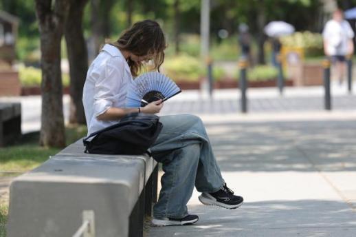 الطقس غداً: درجات حرارة ملموسة تصل إلى 33 درجة مئوية يوم الإثنين...تحذيرات صحية