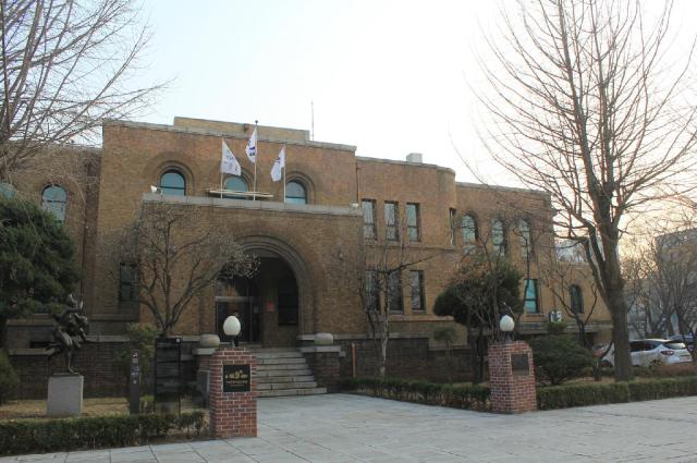 1973년 출범한 현 문화예술위원회의 전신 문화예술진흥원 사진이다선