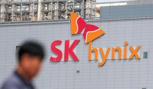 美 규제·中 추격 이중고…SK하이닉스, 중국 충칭공장 매각 검토하나