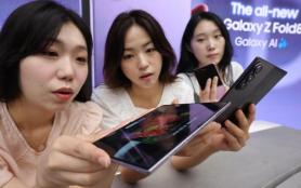 No longer a dad phone? Samsungs Fold8 finds younger, female buyers