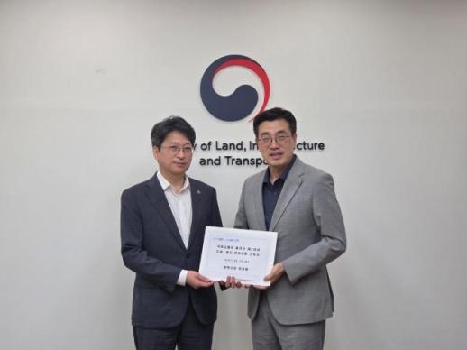 최원용 평택시장, 홍진선 국토부 2차관 만나 도로·철도 관련 정책 건의