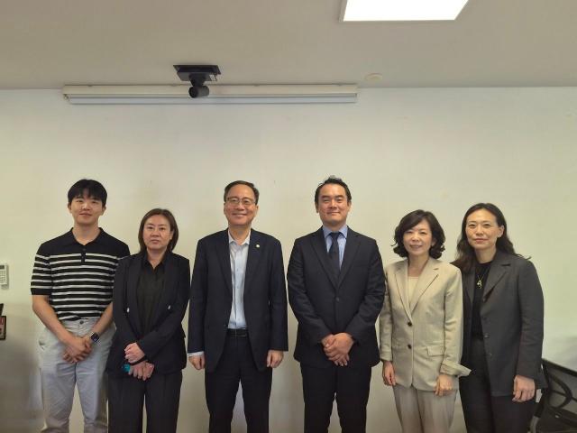 Kim Young-soo third from left first vice minister of culture sports and tourism poses with YouTube Vice President of Product Woojin Kim fourth from left and officials from both sides after their meeting Courtesy of the Ministry of Culture Sports and Tourism