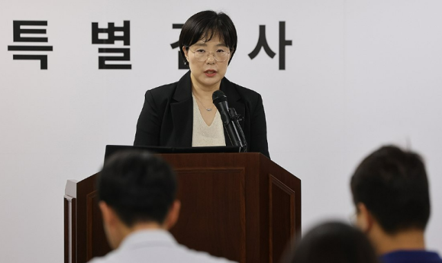 2차 종합특별검사팀 김지미 특검보가 지난달 20일 과천 특검사무실에서 수사 관련 사항 등을 브리핑하고 있다 사진연합뉴스