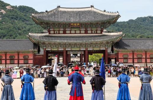 Guard ceremony returns to Gyeongbokgung