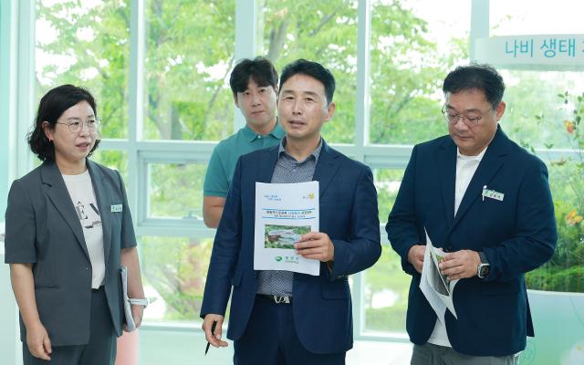 이남오 함평군수가 어린이 대상 생태교육 체험형 놀이공간인 ‘나빛파크’의 개장을 앞두고 방문객의 안전 확보를 위해 사전 안전점검을 실시했다사진함평군