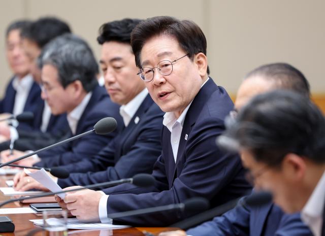 주 52시간 특례법 결론 유보한 靑 노동계 동의 필요