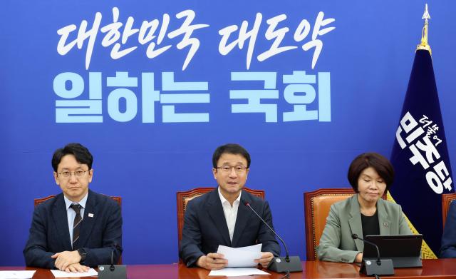 한병도 더불어민주당 당 대표 직무대행 겸 원내대표가 11일 국회에서 열린 원내대책회의에서 발언하고 있다 사진연합뉴스 