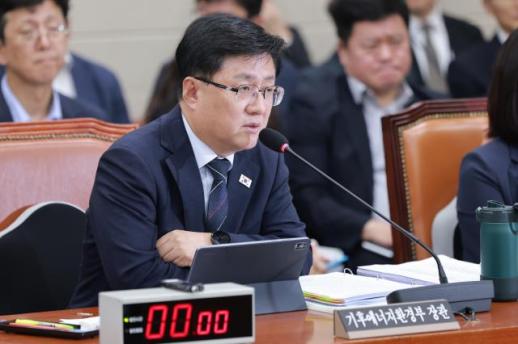 김성환 기후장관 용인·호남 반도체 팹 전력 차질 없도록…탈원전 시작은 朴정부