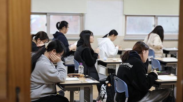 2026학년도 대학수학능력시험수능이 실시된 지난해 11월 13일 오전 인천 미추홀구 인화여자고등학교에서 수험생들이 문제를 풀고 있다 사진연합뉴스