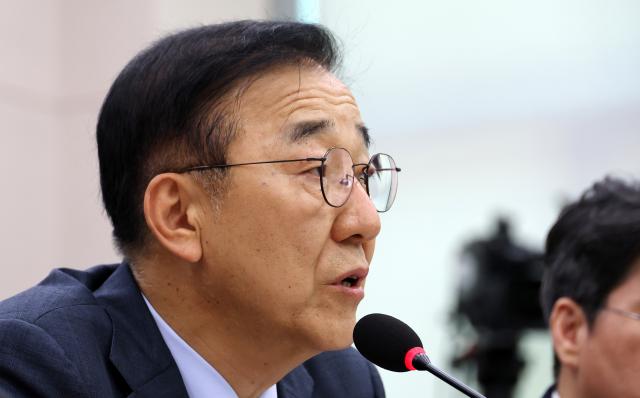 김윤덕 국토교통부 장관이 11일 국회에서 열린 국토교통위원회 전체회의에서 의원 질의에 답하고 있다 사진연합뉴스