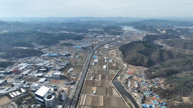이동·남사읍 일대 전경 중앙을 관통하는 도로가 국도 45호선