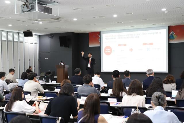 여행·관광산업 전문 연구기관인 야놀자리서치는 지난 11일 미국 퍼듀대학교 CHRIBA 연구소 경희대학교 HT애널리틱스센터와 공동으로 2026 한국 대표 축제 평가 세미나를 열고 한국 축제 매력도 지수를 발표했다 사진야놀자리서치