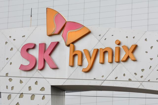 SK hynix workers move to form unified union, seeking stronger bargaining power