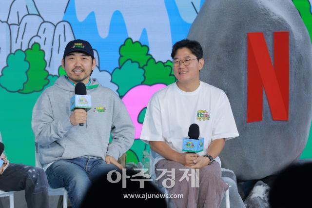박현용·나영석 PD가 12일 오전 서울 마포구 호텔 나루 서울 엠갤러리에서 열린 넷플릭스 예능 대체 등산을 왜 하는 건데 제작발표회에 참석해 인사말을 하고 있다 20260812사진유대길 기자 dbeorlf123ajunewscom