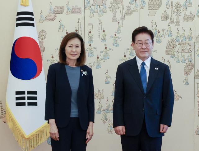 李대통령, 미셸 스틸 美대사에 한미 현안, 적극적 대화로 풀어 갈 것