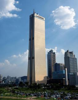 Hanwha Life registra una ganancia neta de 904.500 millones de wones en el primer semestre, con un aumento del 96% interanual