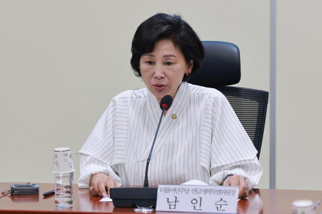 더불어민주당 연금개혁특별위원장인 남인순 국회부의장이 12일 국회 의원회관에서 열린 특위 전체회의에서 발언하고 있다 사진연합뉴스