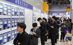Koreas job market shuts out 20s as first rung of hiring narrows