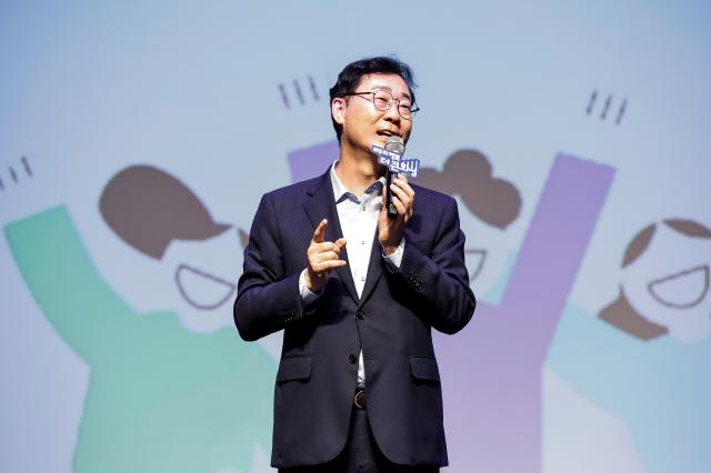 정명근 화성특례시장이 2026년 화성특례시 주민자치 페스티벌에서 인사말을 하고 있다 사진화성시