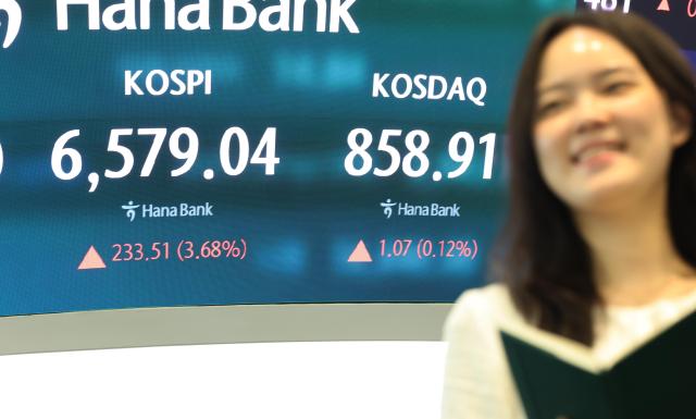 전날인 12일 코스피는 23351포인트368 오른 657904로 장을 마쳤다 코스닥은 107포인트012 오른 85891로 마감했다 사진연합뉴스
