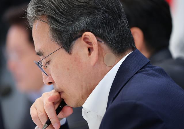 Director de Políticas de la presidencia reanuda actividades en redes sociales tras 17 días con propuesta de industrias del futuro
