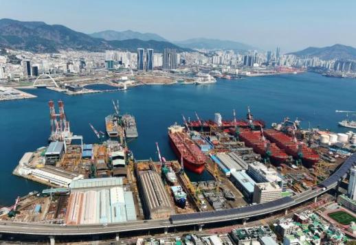 HJ중공업 ganancias operativas se multiplicaron por 8 en primer semestre impulsadas por auge del sector naval