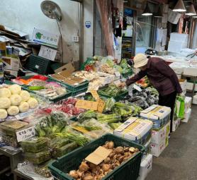 Seoul moves to curb fresh food prices as heat bites