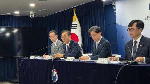 Plan de Vivienda del 13 de Agosto: El Ministro de Territorio Kim Yun-deok Confirma 73.000 Nuevas Parcelas Públicas tras Coordinación con Gobiernos Locales