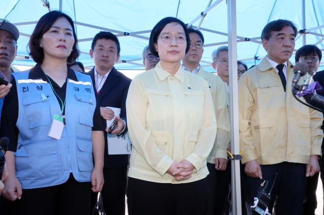 무안 여객기 참사 유가족 만난 韓 총리 지원·추모 모두 챙기겠다