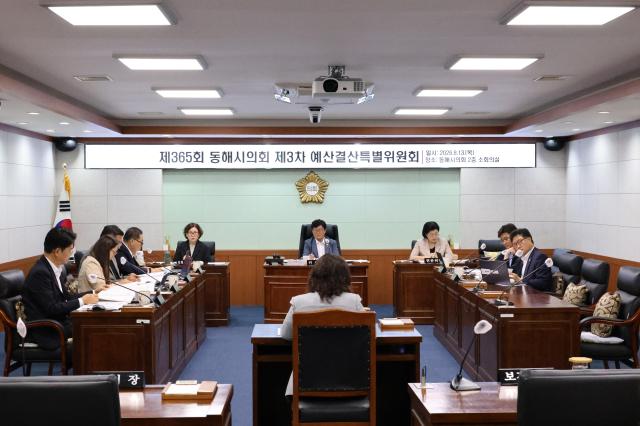 제365회 동해시의회 임시회 제3차 예산결산특별위원회 사진동해시의회