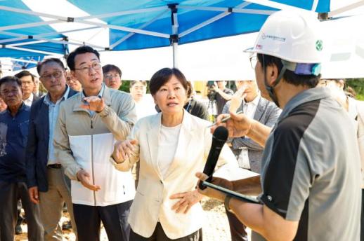 정명근 화성시장 햇빛소득마을의 모범 사례 만들 것...화성 사곶리 주민 주도 영농형 태양광 첫 삽