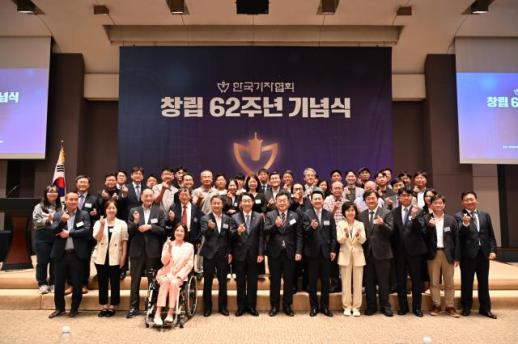 李대통령 애정 어린 비판에 귀 기울일 것…언론의 신뢰·공정 가치 지켜달라