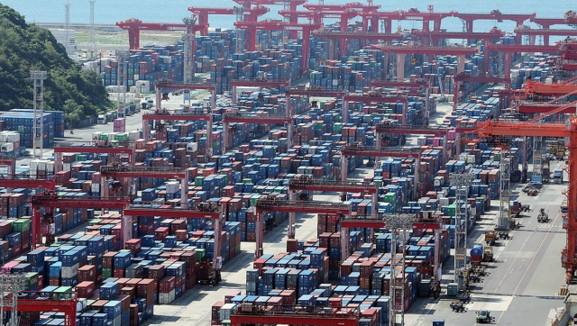 La demanda de IA impulsa las exportaciones de semiconductores y computadoras con aumentos de tres dígitos, liderando las exportaciones de TIC en julio