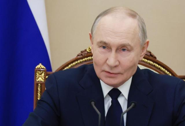 Político opositor ruso exiliado asegura que Putin reconoce el cansancio por la guerra y que sus allegados desean el fin del conflicto
