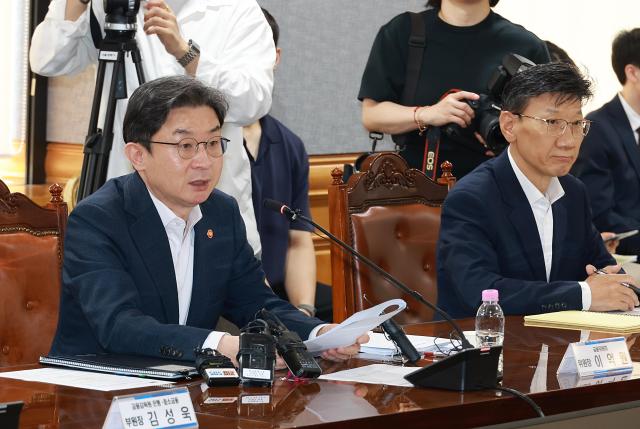 Lee Uck-won pide a instituciones financieras garantizar créditos sin inconvenientes para compradores reales de vivienda